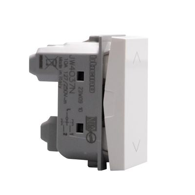 L'interruttore luce MatixGO bianco è compatibile con i modelli Matix Go di BTicino, offrendo design moderno e facile installazione.