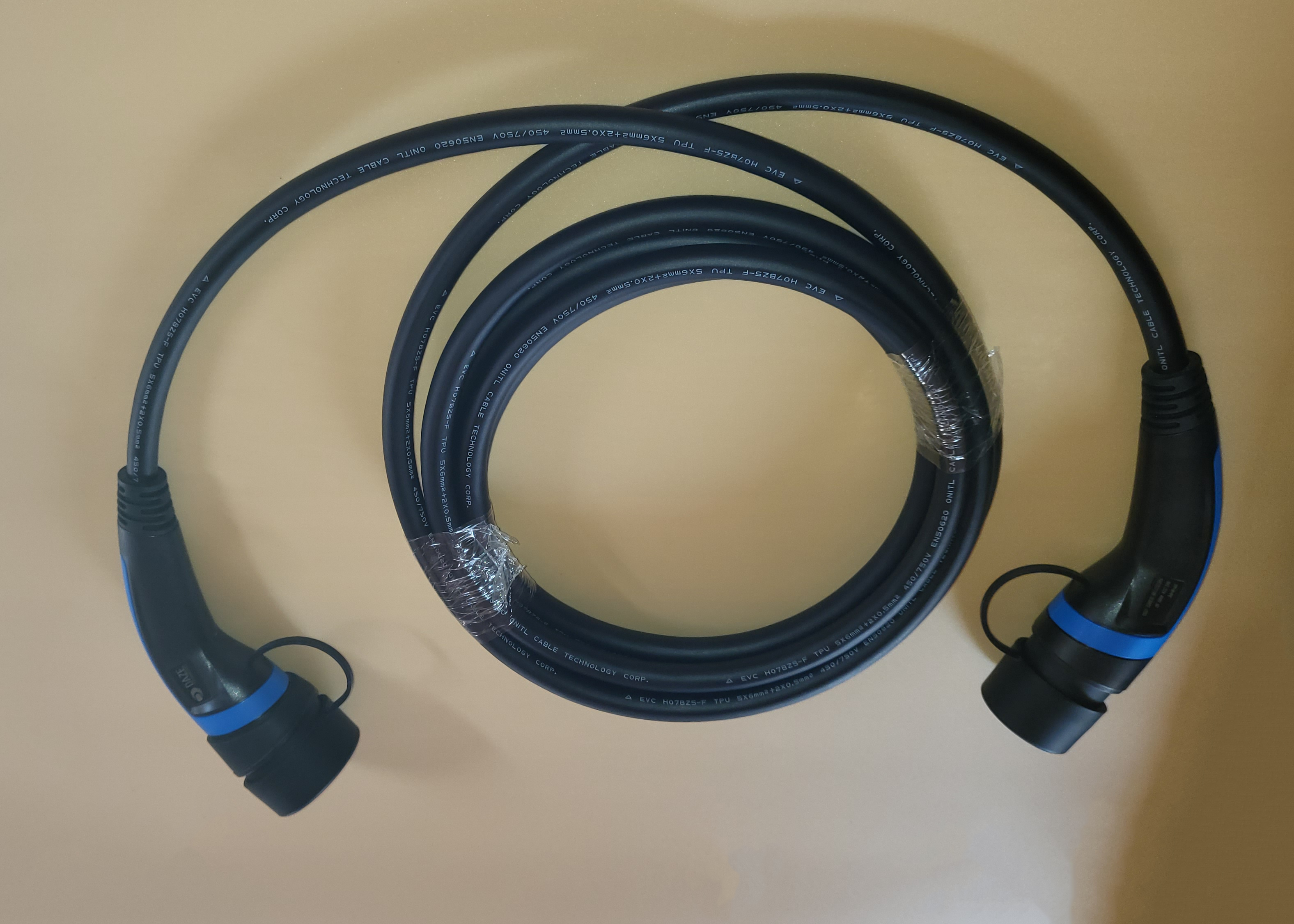 Cavi di ricarica Auto Elettrica   - Tipo 2 TRIFASE - Colore Blu - Lunghezza cavo: 5 metri